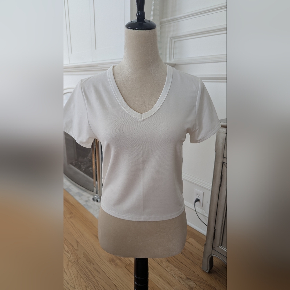Olivia Rae Cropped Fitted White V-Neck Women's Top